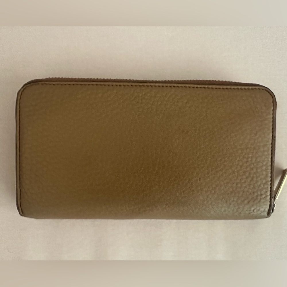 Tory Burch Robinson Pebbled Leather Zip Around Wallet - Picture 2 of 8